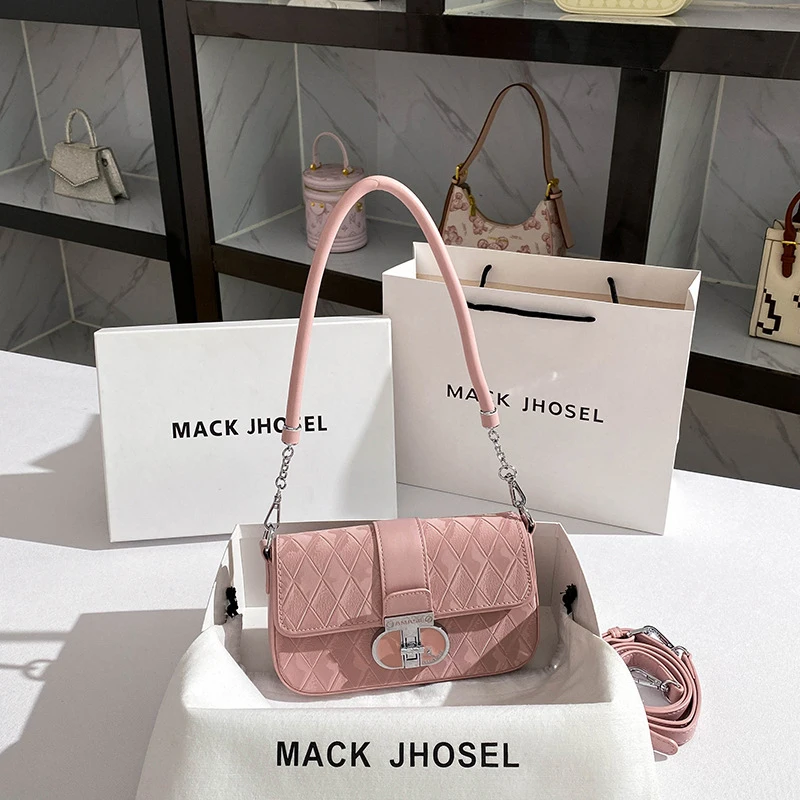 Fashionable and trendy diamond-patterned small square bag with a high-end, light-luxury chain underarm bag
Fashionable and trendy diamond-patterned small square bag with a high-end, light-luxury chain underarm bag