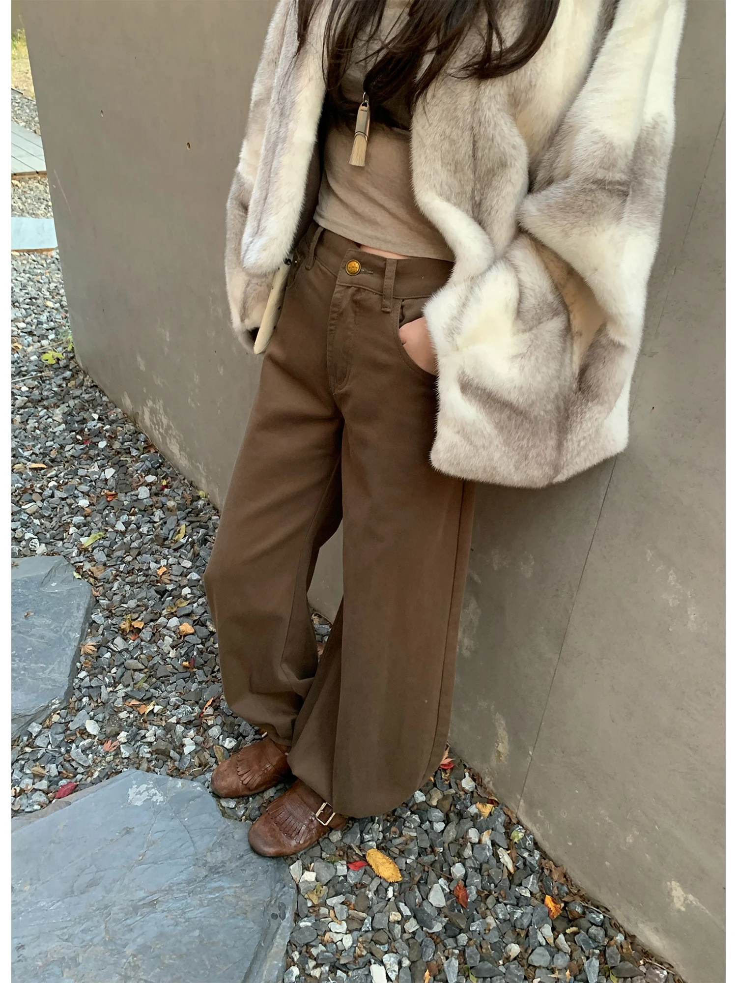 Свободные женские джинсы из хлопка с высокой талией и манжетами, уникальные брюки-фонарики, комфортные повседневные брюки свободного кроя от ASM ANNA
Свободные женские джинсы из хлопка с высокой талией и манжетами, уникальные брюки-фонарики, комфортные повседневные брюки свободного кроя от ASM ANNA