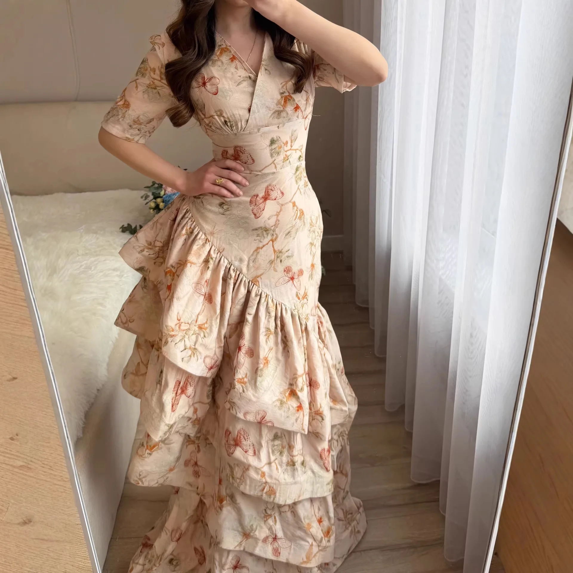 Women's 2026 Summer New Elegant V-neck Floral Ruffle Slim Fit Long Mermaid Dress
Women's 2026 Summer New Elegant V-neck Floral Ruffle Slim Fit Long Mermaid Dress