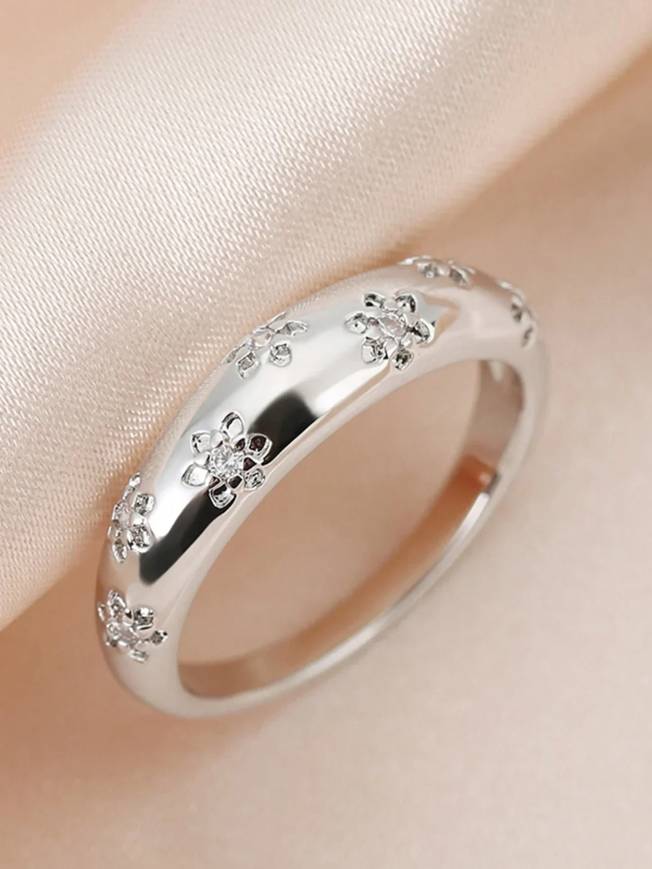 Cubic Zirconia Floral Design Copper Ring For Women Gift
Cubic Zirconia Floral Design Copper Ring For Women Gift