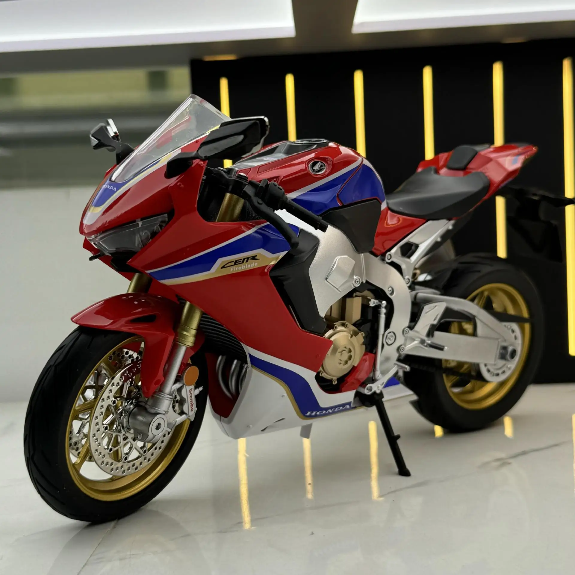 1:9 Honda CBR1000RR High Simulation Motorcycle Racing Alloy Model Sound Light Collection Simulated Ornaments Gift Toy
1:9 Honda CBR1000RR High Simulation Motorcycle Racing Alloy Model Sound Light Collection Simulated Ornaments Gift Toy