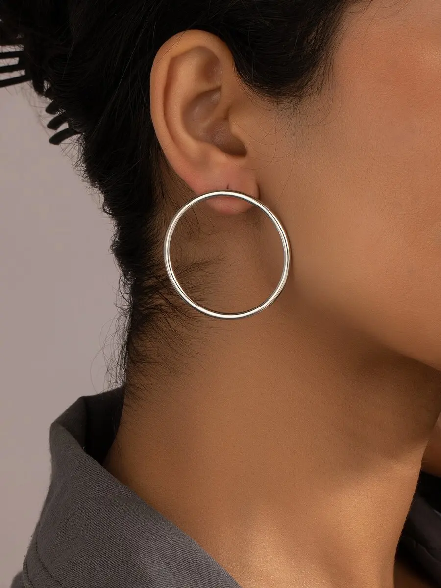 Circle-shaped stud earrings for everyday wear — lightweight and minimalist design
Circle-shaped stud earrings for everyday wear — lightweight and minimalist design