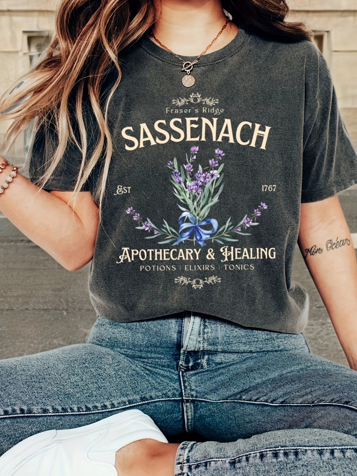 Large size women's T-shirt with trendy letter print, machine washable soft and breathable fabric, for spring and summer wear
Large size women's T-shirt with trendy letter print, machine washable soft and breathable fabric, for spring and summer wear