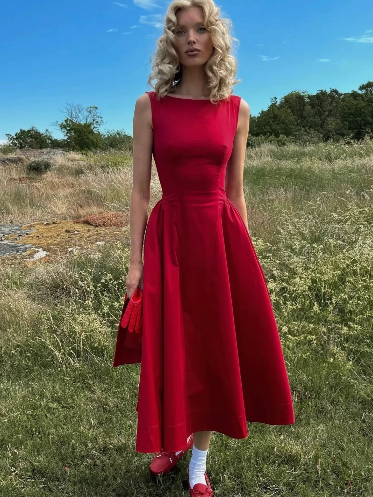Ladies Cotton Red Dress 2025 New Backless Round Neck Sleeveless High Waist Party Female Robe
Ladies Cotton Red Dress 2025 New Backless Round Neck Sleeveless High Waist Party Female Robe