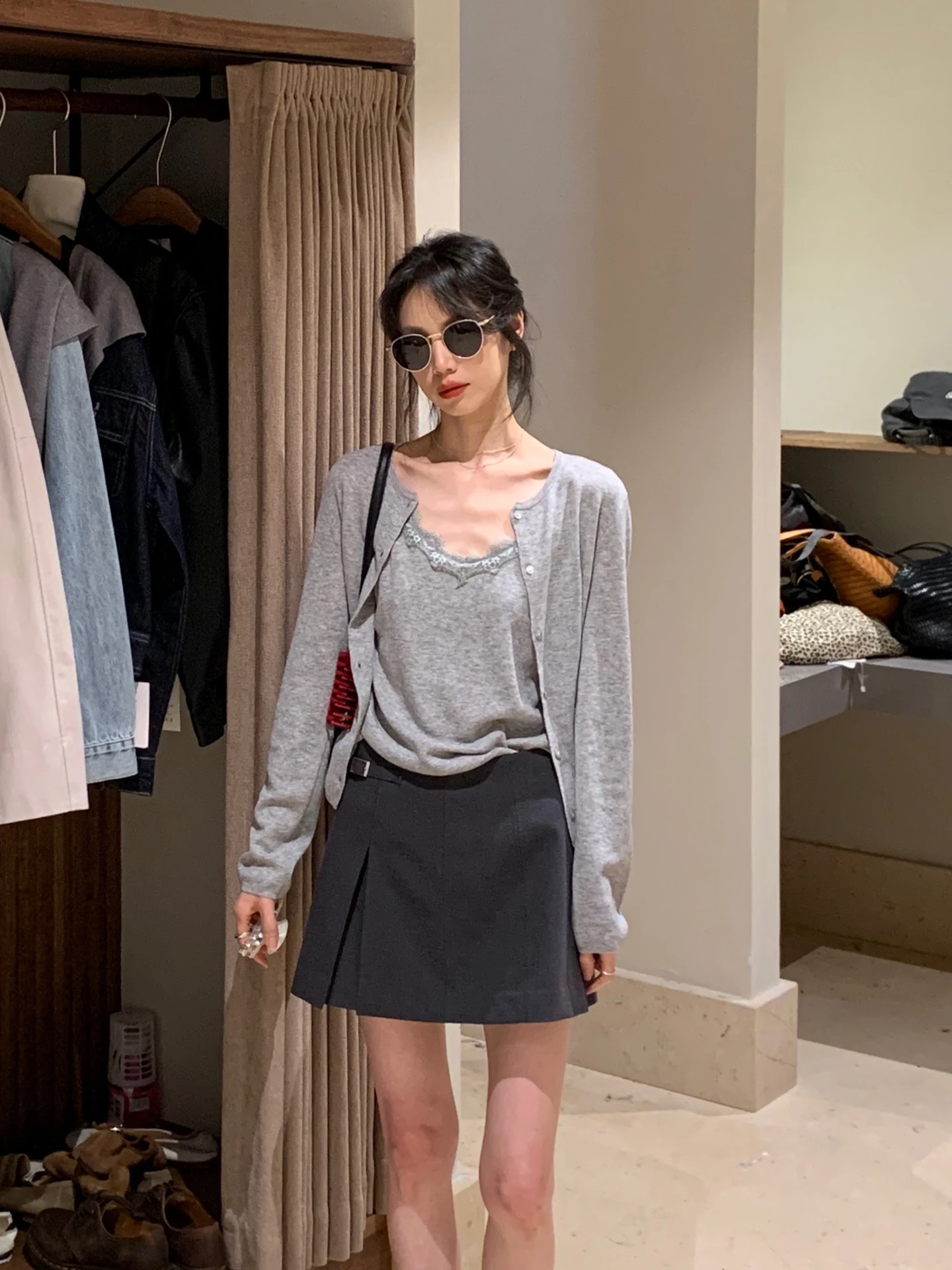 BRIVIN Легкий вязаный шерстяной кардиган с цветочным узором для женщин, весенняя новинка, приталенный топ свободного кроя с длинными рукавами
BRIVIN Легкий вязаный шерстяной кардиган с цветочным узором для женщин, весенняя новинка, приталенный топ свободного кроя с длинными рукавами