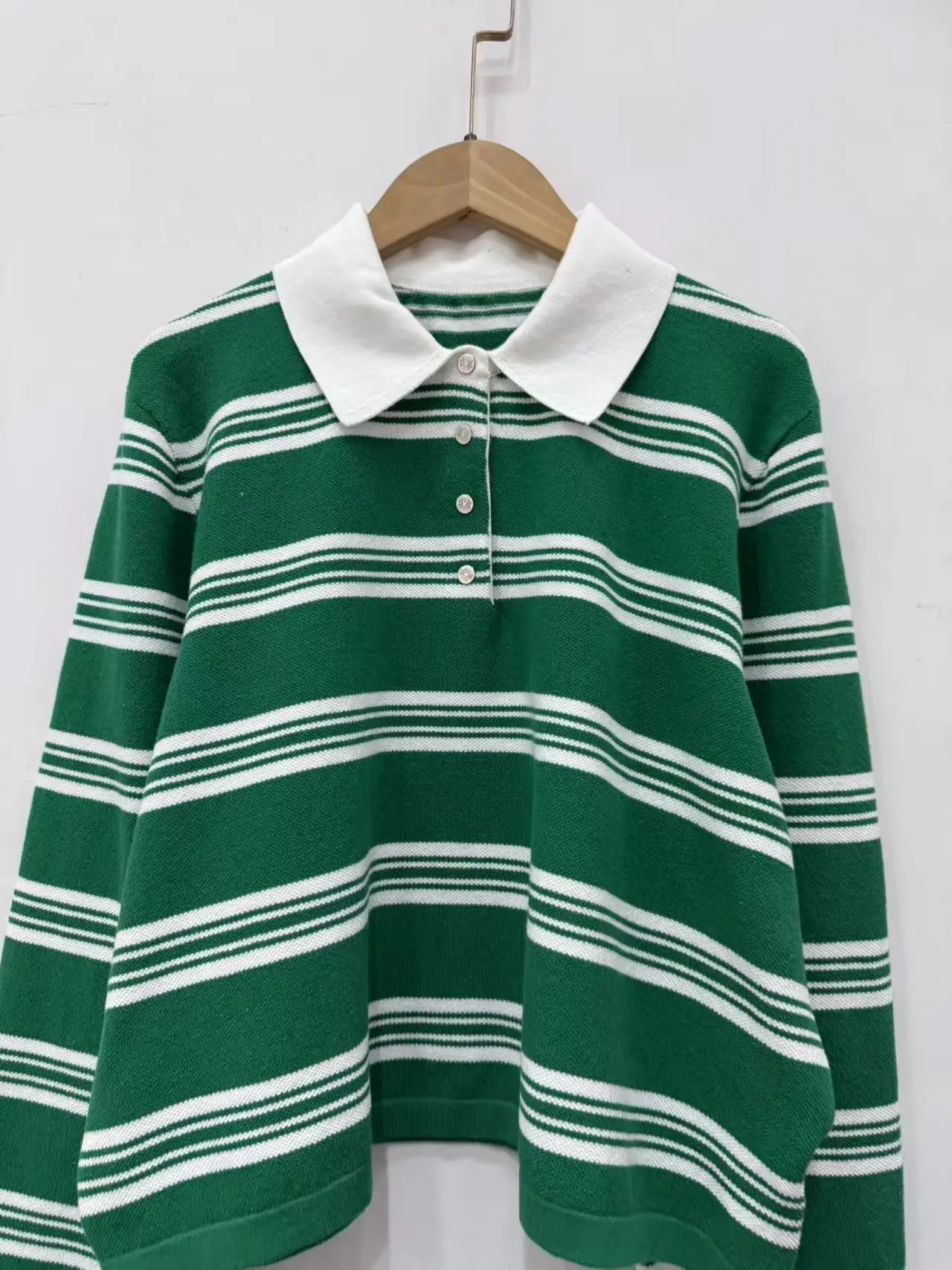 Women's Green Stripes Knit Sweater Long Sleeve Lady Turn-Down Collar Pullover with Buttons Preppy Style Top 2026 New Spring
Women's Green Stripes Knit Sweater Long Sleeve Lady Turn-Down Collar Pullover with Buttons Preppy Style Top 2026 New Spring