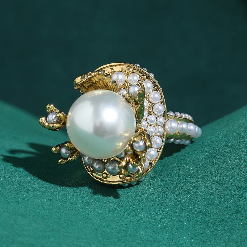 Full Pearl Rings For Women High Quality Vintage Gold Colored Jewelry Accessories 2026 Elegant Designer Wedding Charm Decorations
Full Pearl Rings For Women High Quality Vintage Gold Colored Jewelry Accessories 2026 Elegant Designer Wedding Charm Decorations