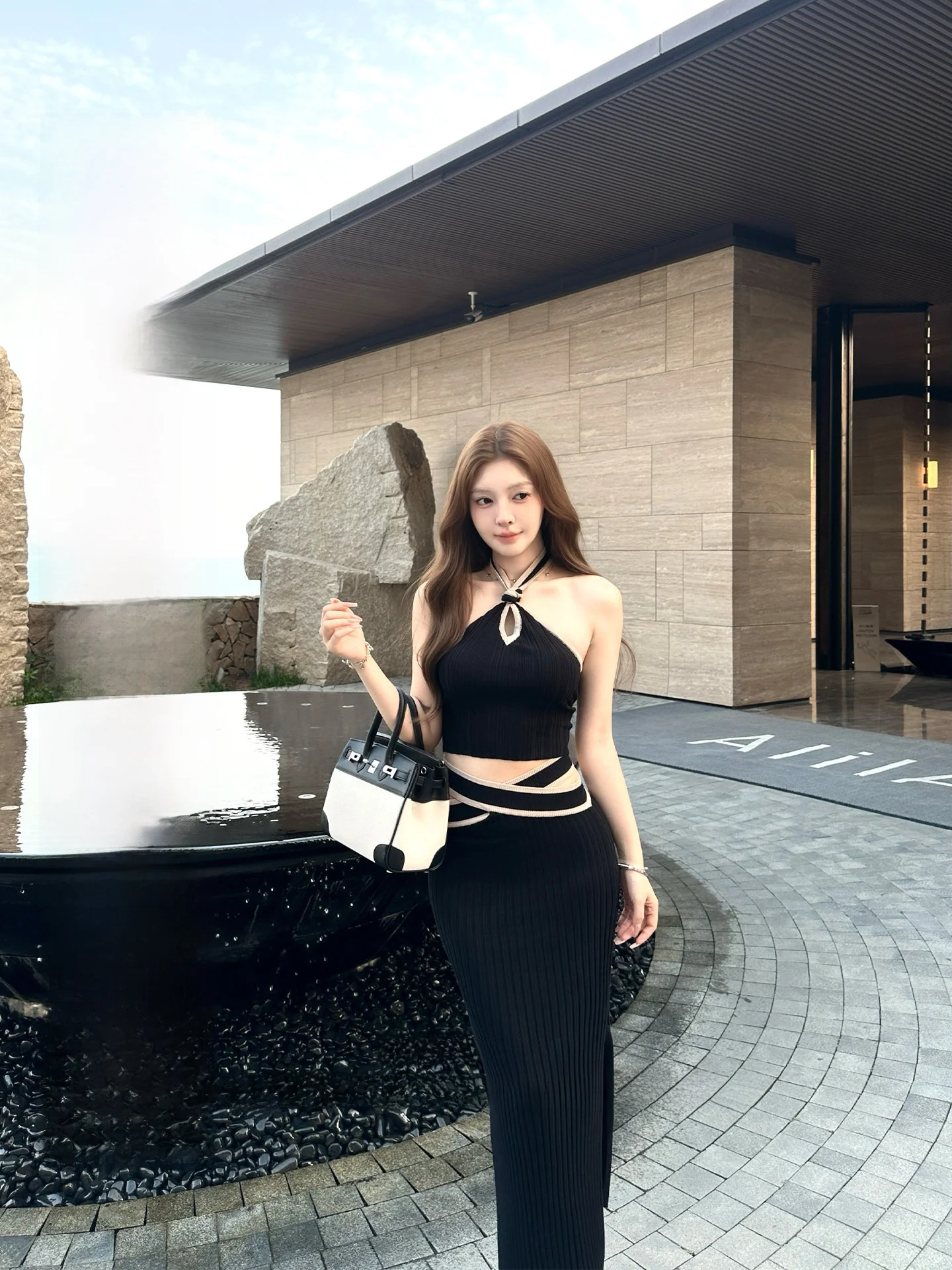 Roselyn Sexy Color Block Cross Neck Knitted Set Women's High Waist Hollow out Design Short Sleeve Spring Fashion Ensemble
Roselyn Sexy Color Block Cross Neck Knitted Set Women's High Waist Hollow out Design Short Sleeve Spring Fashion Ensemble