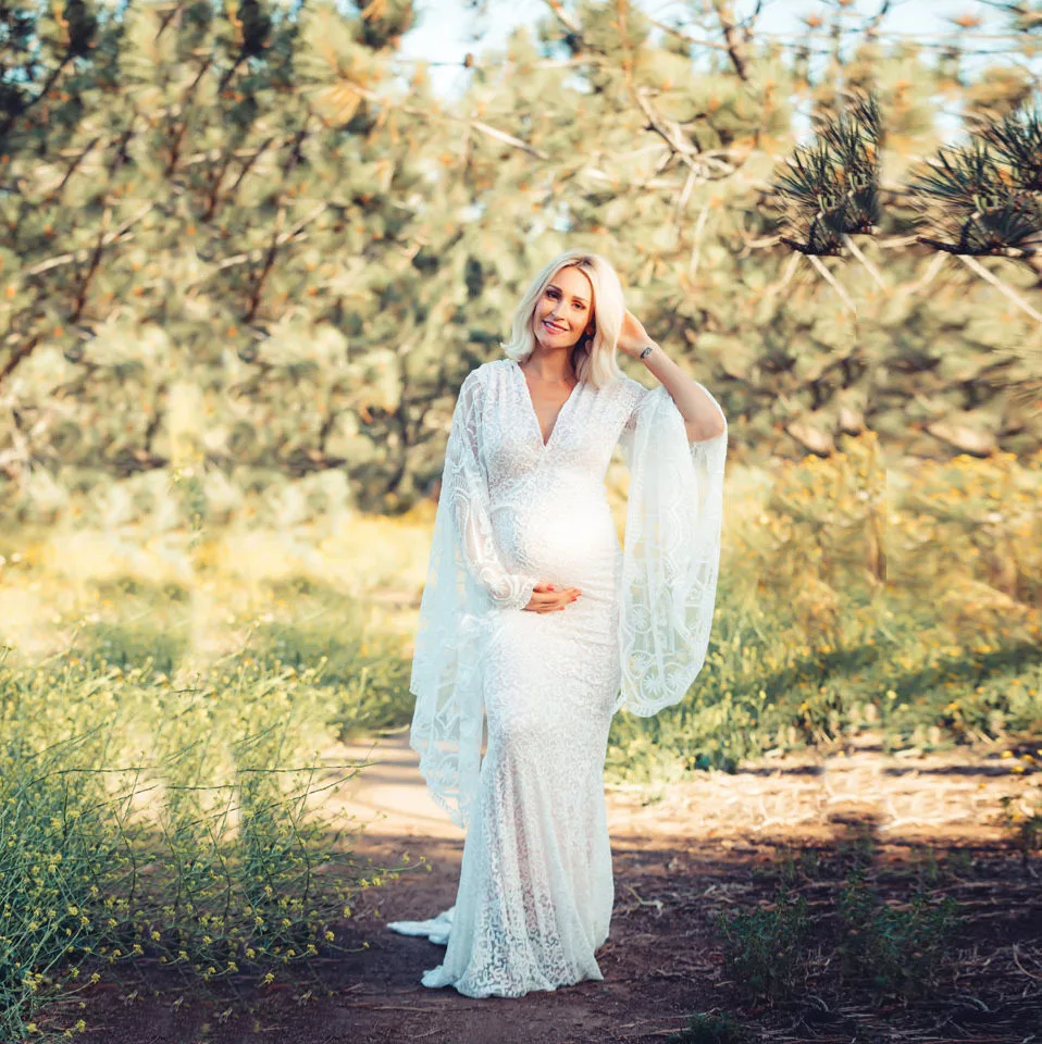 European & American Pregnancy Women's Sexy White Deep V-Neck Bell Sleeve Lace Sheath Maternity Photography Dress with Train
European & American Pregnancy Women's Sexy White Deep V-Neck Bell Sleeve Lace Sheath Maternity Photography Dress with Train