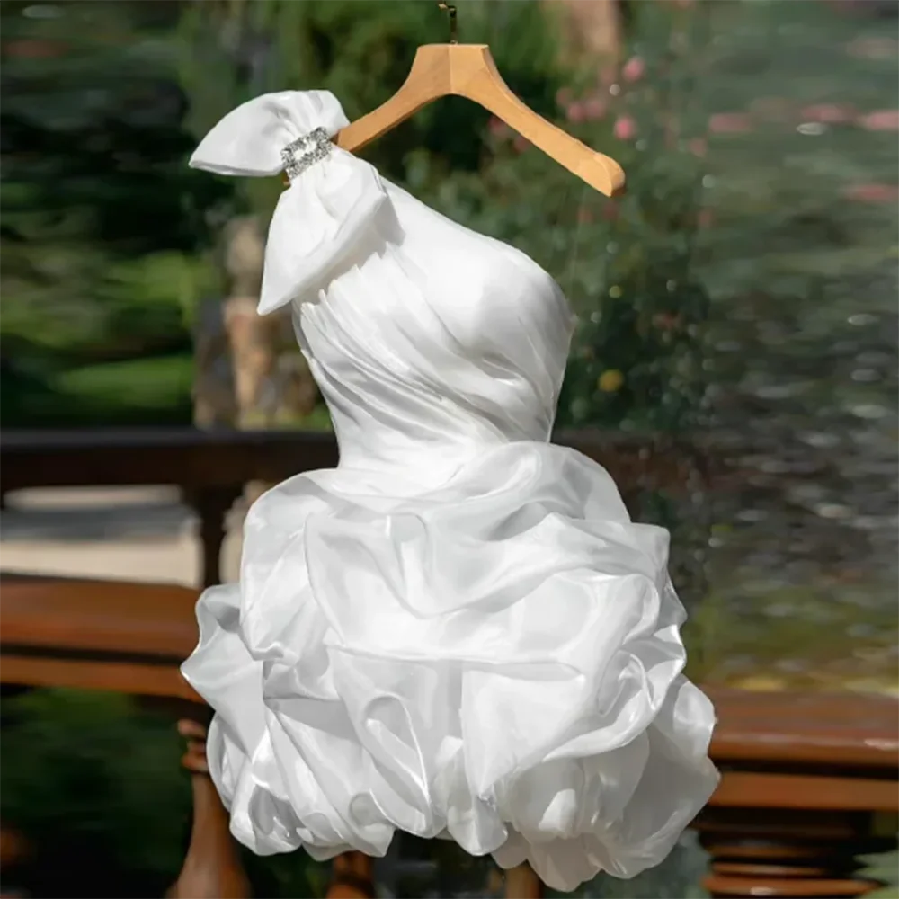 Classic White Mini Prom Dress One Shoulder Bow Shiny Slim Fit Above Knee Ball Gown Simple Vestidos De Festa Pretty فساتين سهرات
Classic White Mini Prom Dress One Shoulder Bow Shiny Slim Fit Above Knee Ball Gown Simple Vestidos De Festa Pretty فساتين سهرات
