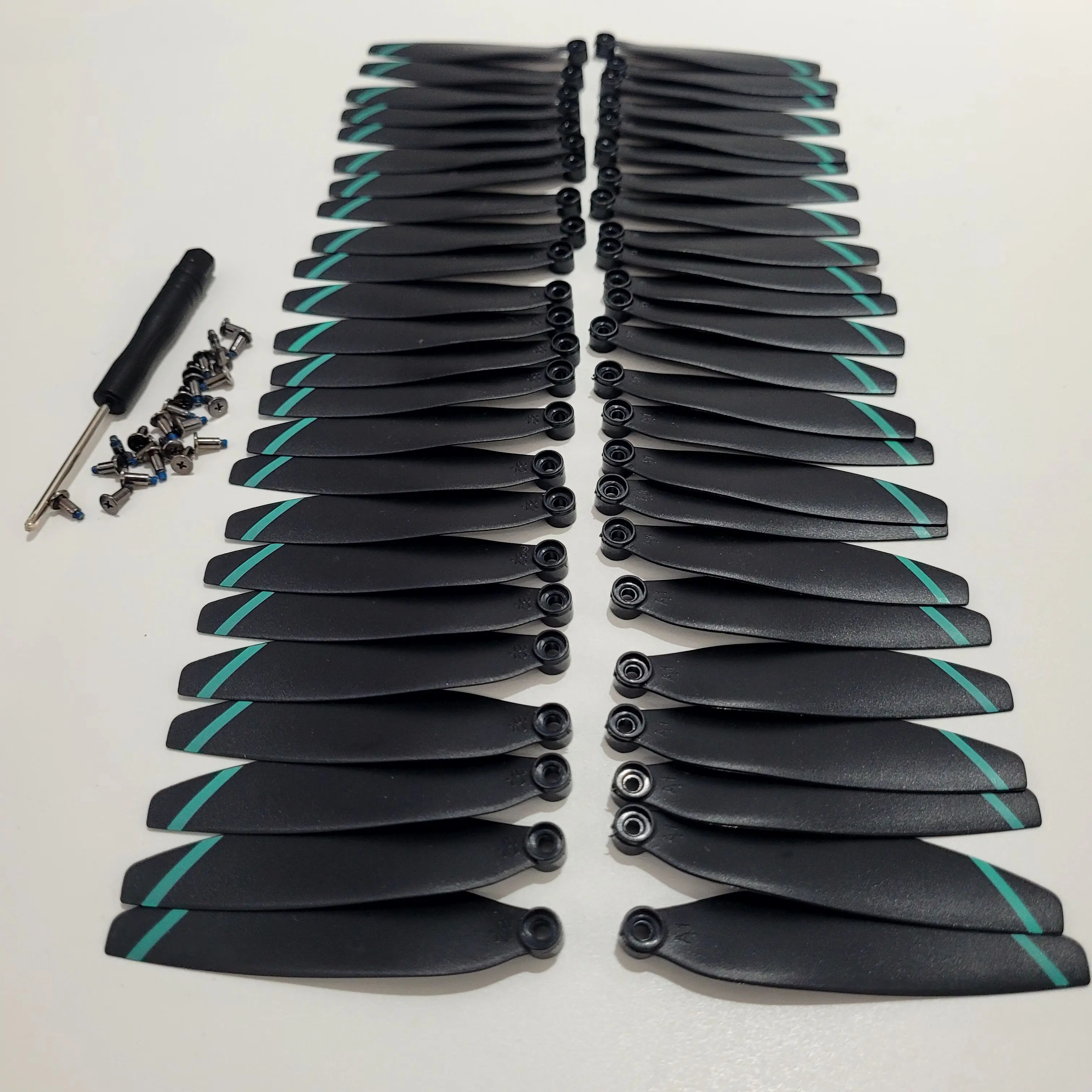 L200 Propeller Blade with Screws & Screwdriver Spare Part Kit Original for Brushless Drone Professional L200 PRO MAX 48PCS Wings
L200 Propeller Blade with Screws & Screwdriver Spare Part Kit Original for Brushless Drone Professional L200 PRO MAX 48PCS Wings