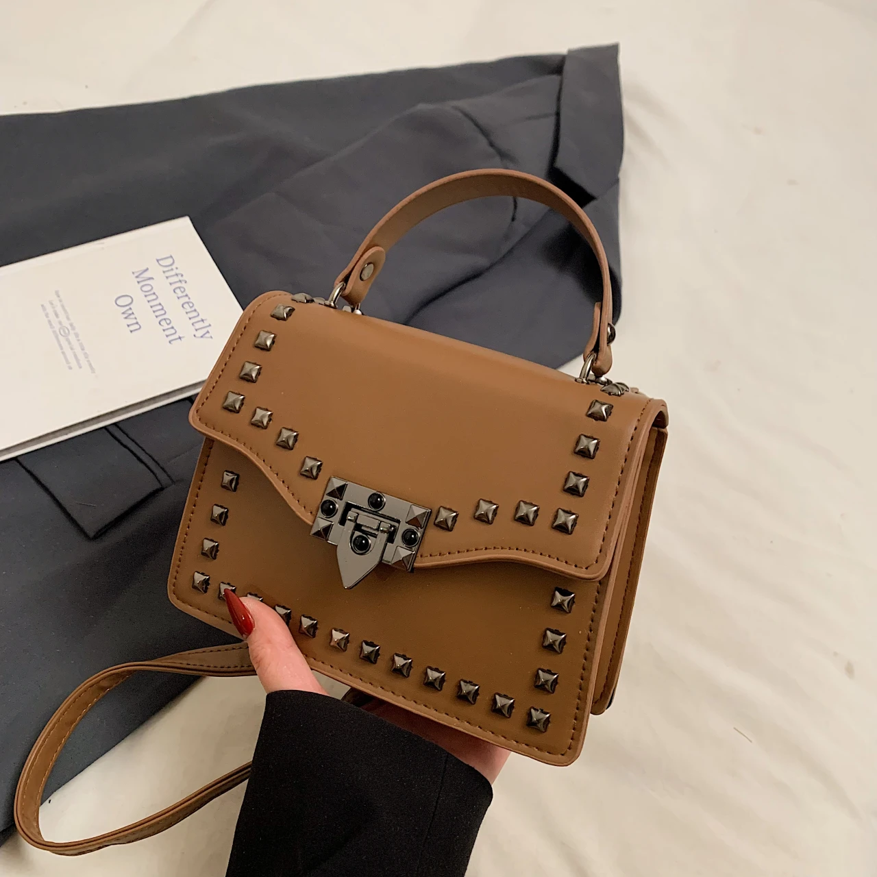 Black Small Square Bag For Women Retro Rivet Crossbody Bag Famous Brand Handbag Solid Color Pu Leather Lady Shoulder Bag Khaki
Black Small Square Bag For Women Retro Rivet Crossbody Bag Famous Brand Handbag Solid Color Pu Leather Lady Shoulder Bag Khaki