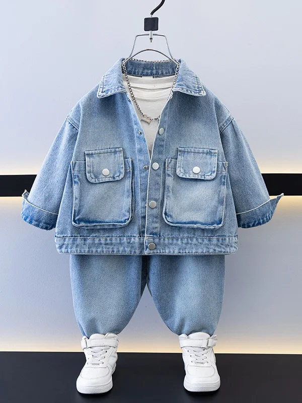 Весенний модный комплект из двух предметов для мальчиков: повседневная спортивная одежда, джинсовая куртка и брюки, хлопковая толстовка с длинными рукавами и брюки.
Весенний модный комплект из двух предметов для мальчиков: повседневная спортивная одежда, джинсовая куртка и брюки, хлопковая толстовка с длинными рукавами и брюки.