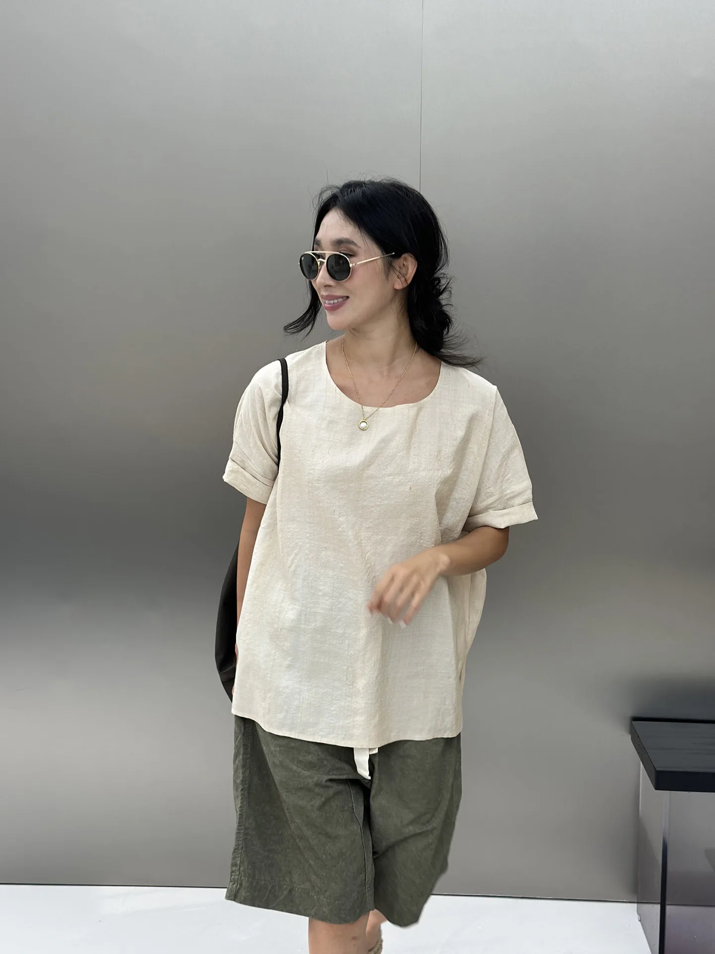 Шелковая женская футболка с заниженной линией плеча, простая, в стиле аэрофотосъемки, уличная одежда, круглый вырез, свободный крой, стандартная посадка
Шелковая женская футболка с заниженной линией плеча, простая, в стиле аэрофотосъемки, уличная одежда, круглый вырез, свободный крой, стандартная посадка