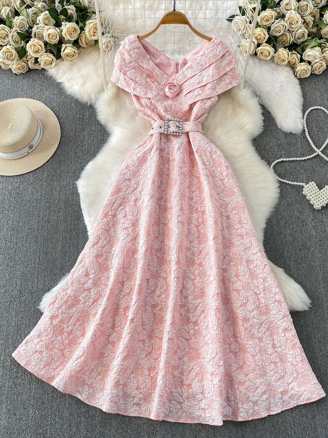 Elegant Wedding Dress Gown Women's Fashion High-End Elegant Shawl V-neck Long Skirt Heavy Embroidery Waist Cinched A-line Dress
Elegant Wedding Dress Gown Women's Fashion High-End Elegant Shawl V-neck Long Skirt Heavy Embroidery Waist Cinched A-line Dress