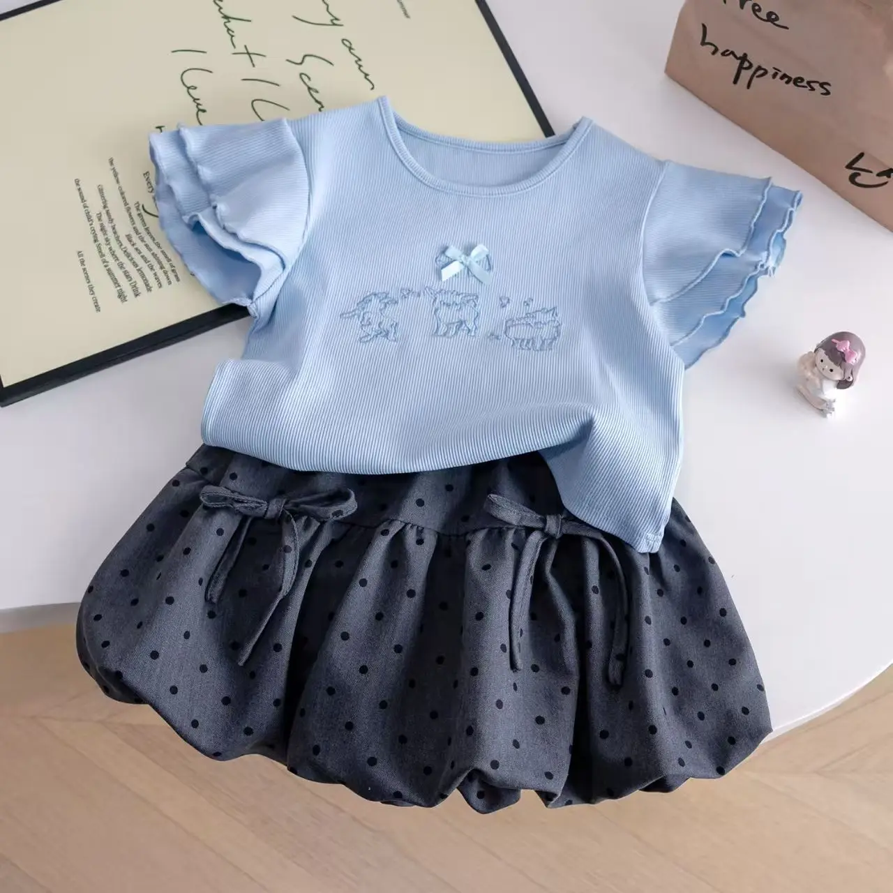 Girls' 2025 New Set Summer Blue Fungus Edge Top Short Sleeved Polka Dot Flower Bud Short Skirt Two-piece Set 80-130CM
Girls' 2025 New Set Summer Blue Fungus Edge Top Short Sleeved Polka Dot Flower Bud Short Skirt Two-piece Set 80-130CM