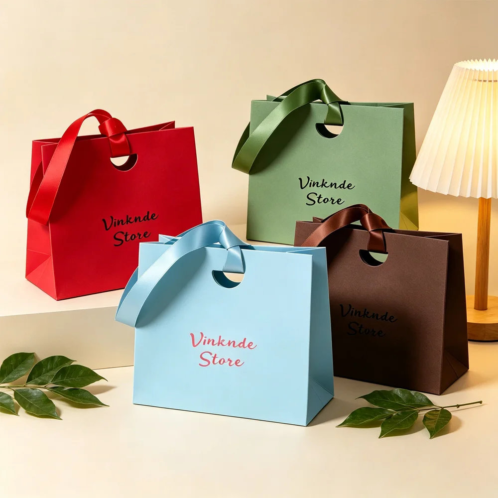 10Pcs Paper Jewelry Bags 15.5x14.5x7.5cm Custom Cardboard Gift Tote Pouches Shopping Favor Candy Ring Packaging Bag with Handles
10Pcs Paper Jewelry Bags 15.5x14.5x7.5cm Custom Cardboard Gift Tote Pouches Shopping Favor Candy Ring Packaging Bag with Handles
