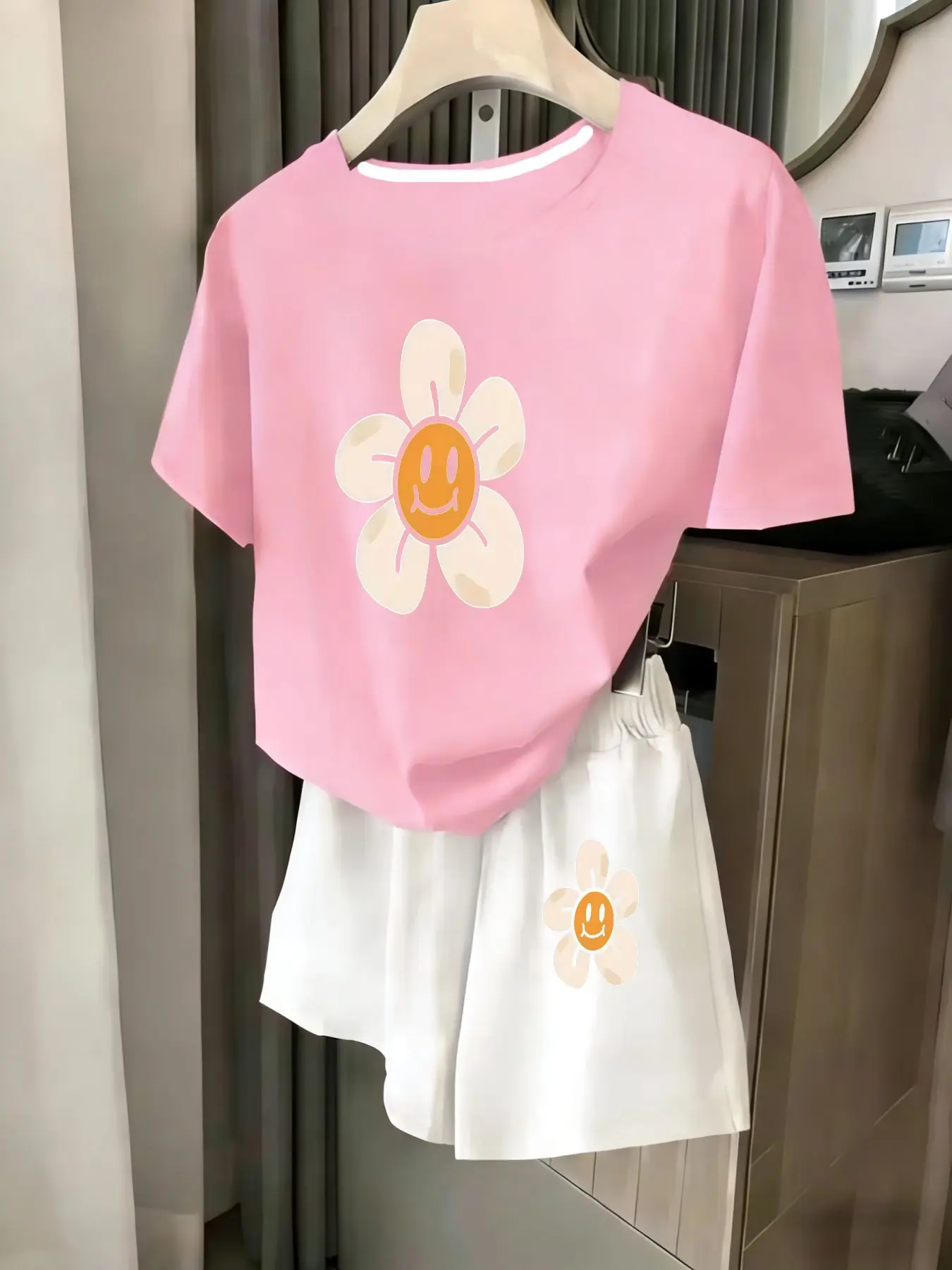 Ladies 2-Piece Set Summer Beach Vacation Casual round Neck Short Sleeve Random Print T-Shirt Elastic Waist Shorts Suit Comfortab
Ladies 2-Piece Set Summer Beach Vacation Casual round Neck Short Sleeve Random Print T-Shirt Elastic Waist Shorts Suit Comfortab