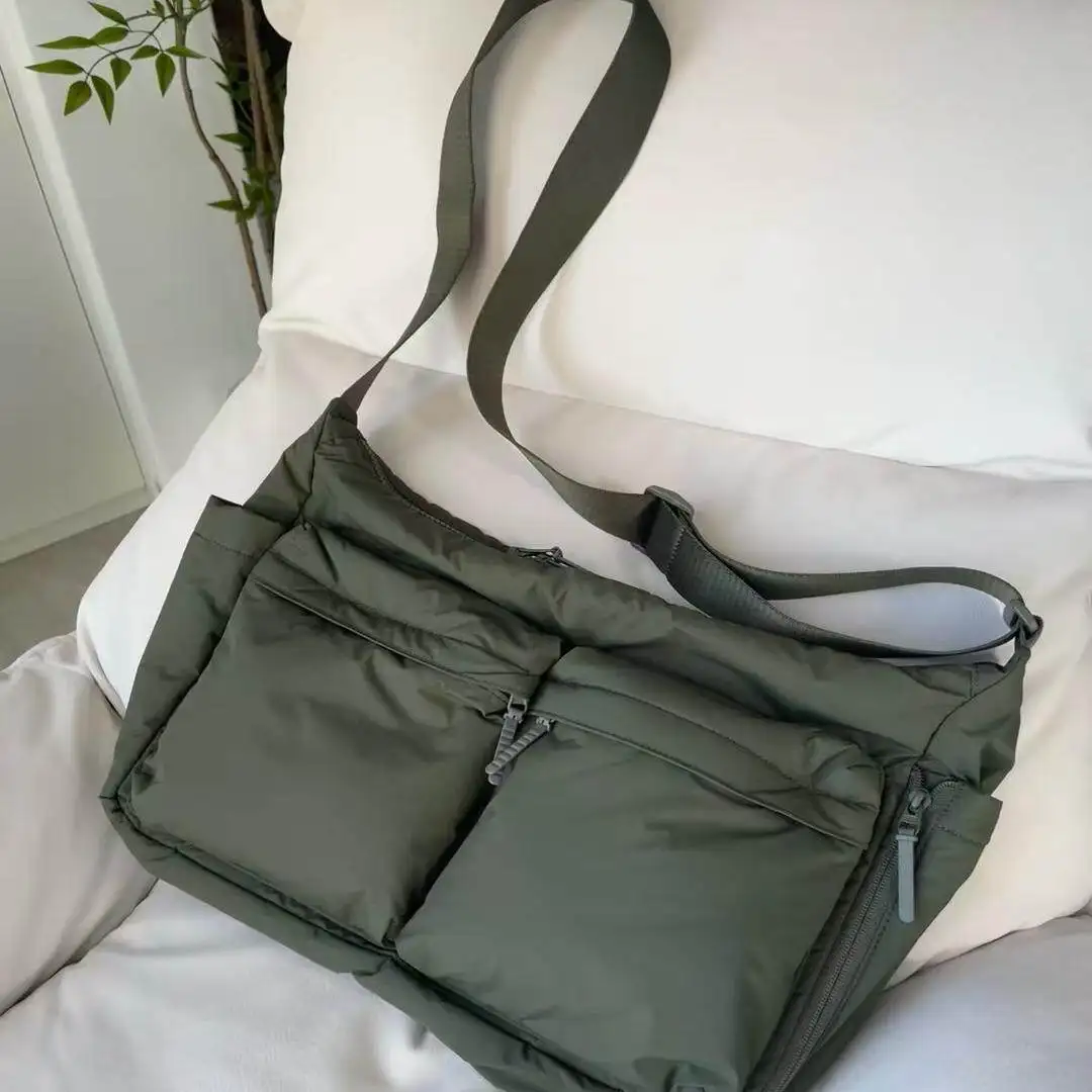 Повседневная универсальная водонепроницаемая сумка через плечо большой вместимости, модная простая сумка через плечо с несколькими карманами для мужчин и женщин
Повседневная универсальная водонепроницаемая сумка через плечо большой вместимости, модная простая сумка через плечо с несколькими карманами для мужчин и женщин