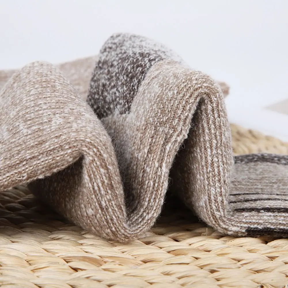 Cozy Breathable Merino Wool Socks Soft Moisture Wicking Casual Thermal Stockings Thicken Non-slip Warm Crew Socks Outdoor
Cozy Breathable Merino Wool Socks Soft Moisture Wicking Casual Thermal Stockings Thicken Non-slip Warm Crew Socks Outdoor