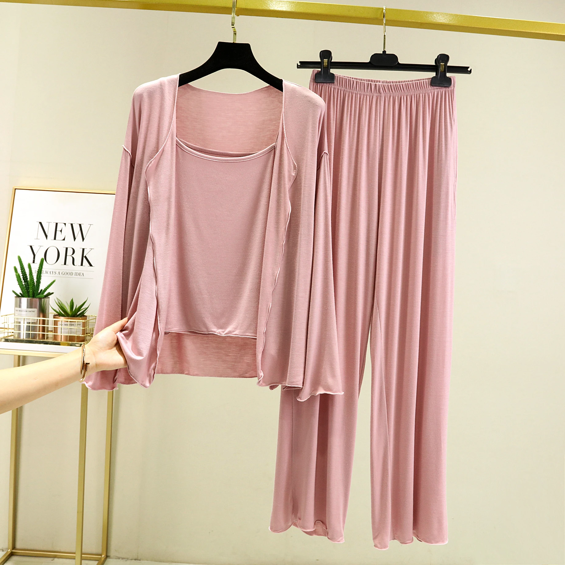 Women's Modal Sleepwear Three-Piece Set Summer Loose Fit Home Air Conditioning Suit Thin Pure Color Strap Home Leisure Long S...
Women's Modal Sleepwear Three-Piece Set Summer Loose Fit Home Air Conditioning Suit Thin Pure Color Strap Home Leisure Long S...