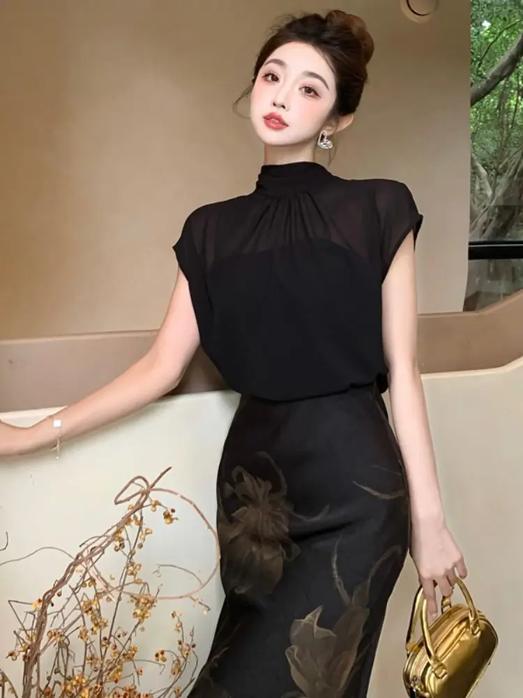 New Fashion Chiffon Black Thin Women's Matching Sets Summer Stand Collar Blous + Camisole + Slim Printed Skirt Three Piece Set
New Fashion Chiffon Black Thin Women's Matching Sets Summer Stand Collar Blous + Camisole + Slim Printed Skirt Three Piece Set