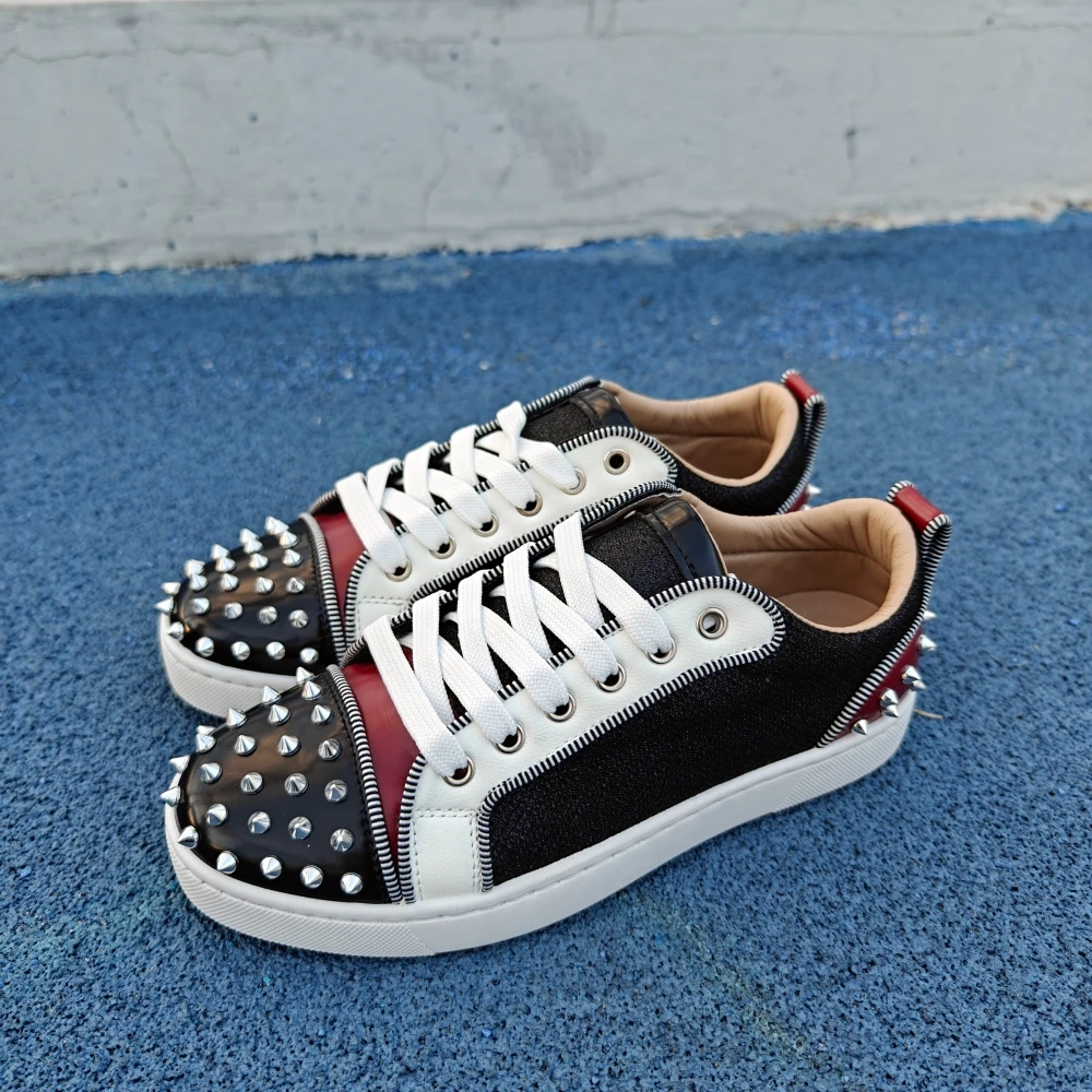 Модные классические роскошные дизайнерские мужские кроссовки с круглым носком и заклепками, металлические украшения, большие размеры, разноцветные повседневные туфли в стиле вестерн на шнуровке 
Модные классические роскошные дизайнерские мужские кроссовки с круглым носком и заклепками, металлические украшения, большие размеры, разноцветные повседневные туфли в стиле вестерн на шнуровке