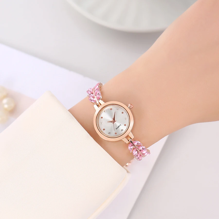 New fashionable colored diamond thin band diamond-encrusted round ladies' watch, freely adjustable bracelet watch, women's quart
New fashionable colored diamond thin band diamond-encrusted round ladies' watch, freely adjustable bracelet watch, women's quart