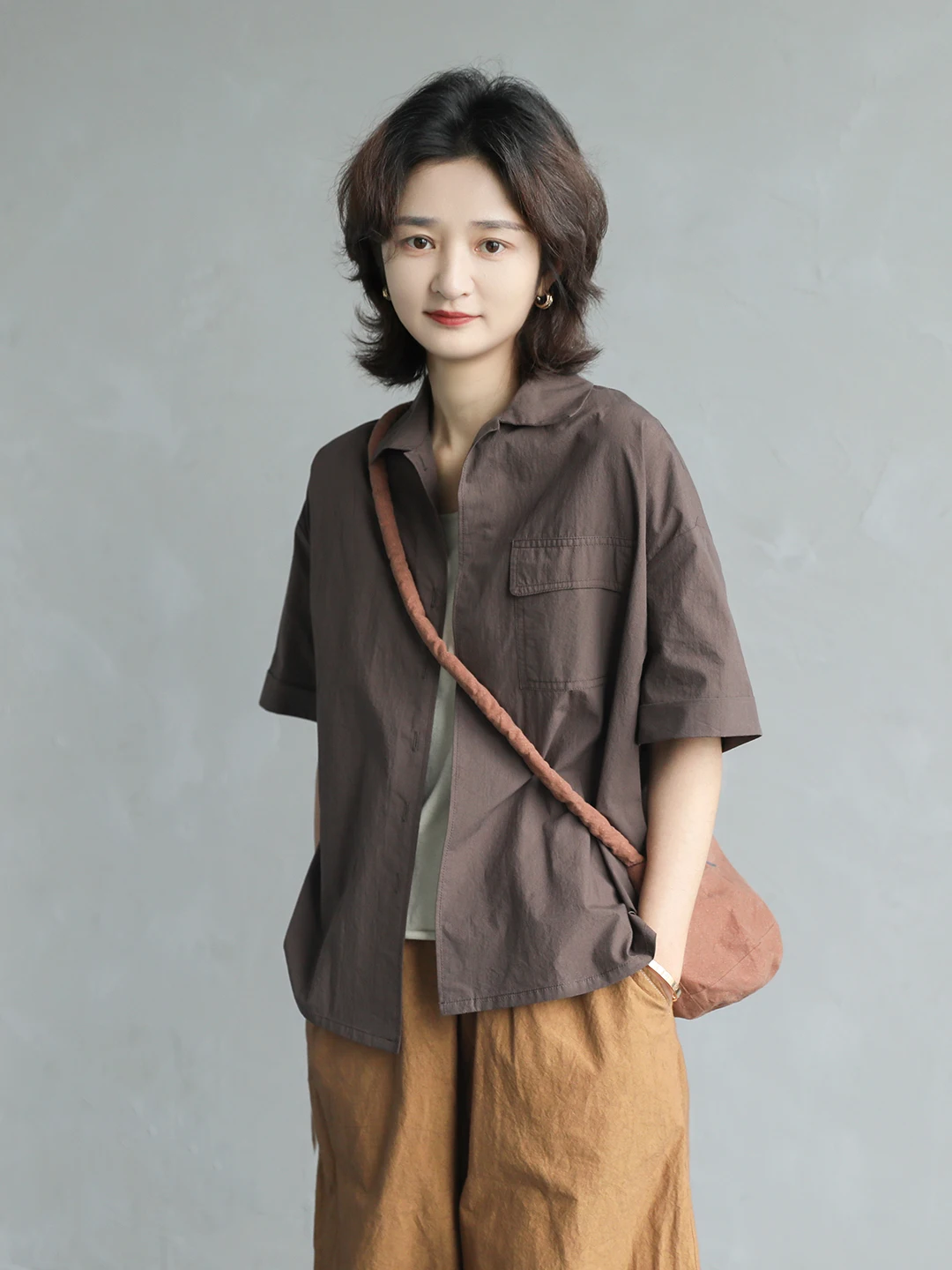 Summer New Women's Pure Color Short Sleeve Cotton Shirt Casual Style Loose Fit Breathable Comfortable Short Sleeve Top
Summer New Women's Pure Color Short Sleeve Cotton Shirt Casual Style Loose Fit Breathable Comfortable Short Sleeve Top