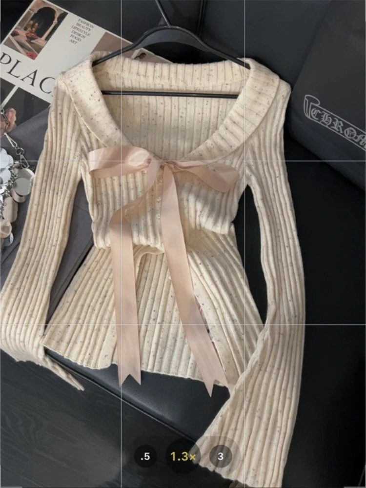 Elegant Sweet Bow V-neck Slim Fit T-shirts 2025 Autumn New Knitted Top for Women Fashion All-match Bottoming Tee Shirt Sweater
Elegant Sweet Bow V-neck Slim Fit T-shirts 2025 Autumn New Knitted Top for Women Fashion All-match Bottoming Tee Shirt Sweater