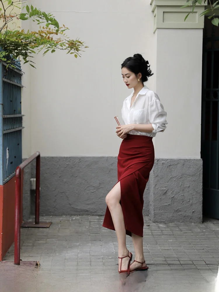 Красная асимметричная облегающая юбка с высокой талией для женщин, для ужина, с разрезом, из полиэстера, облегающая, в китайском стиле, Гонконг
Красная асимметричная облегающая юбка с высокой талией для женщин, для ужина, с разрезом, из полиэстера, облегающая, в китайском стиле, Гонконг