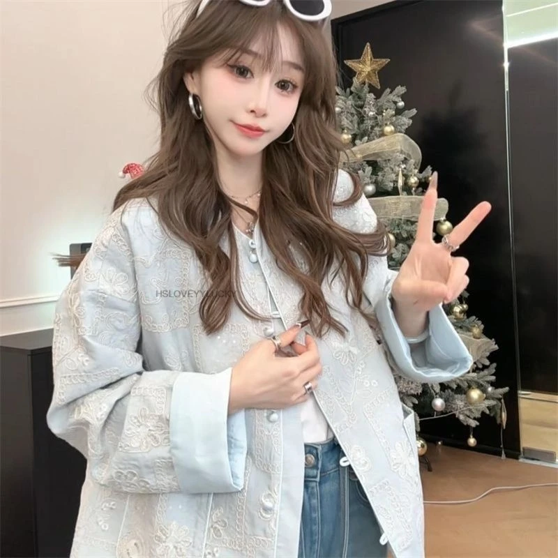 Короткое пальто в китайском стиле в национальном стиле для женщин, утягивающий весенне-осенний наряд, пальто, женский винтажный модный повседневный костюм
Короткое пальто в китайском стиле в национальном стиле для женщин, утягивающий весенне-осенний наряд, пальто, женский винтажный модный повседневный костюм