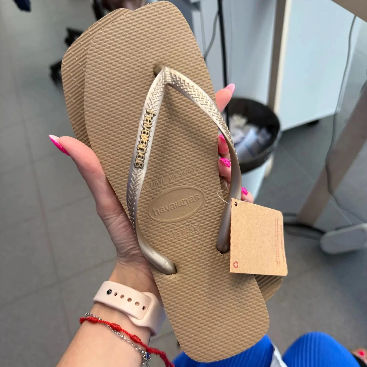 2025 Summer New Women's Square Toe Rubber Flip Flops Outdoor Beach Sandals Luxury Casual Slippers Size 35-42 Women's Shoes
2025 Summer New Women's Square Toe Rubber Flip Flops Outdoor Beach Sandals Luxury Casual Slippers Size 35-42 Women's Shoes