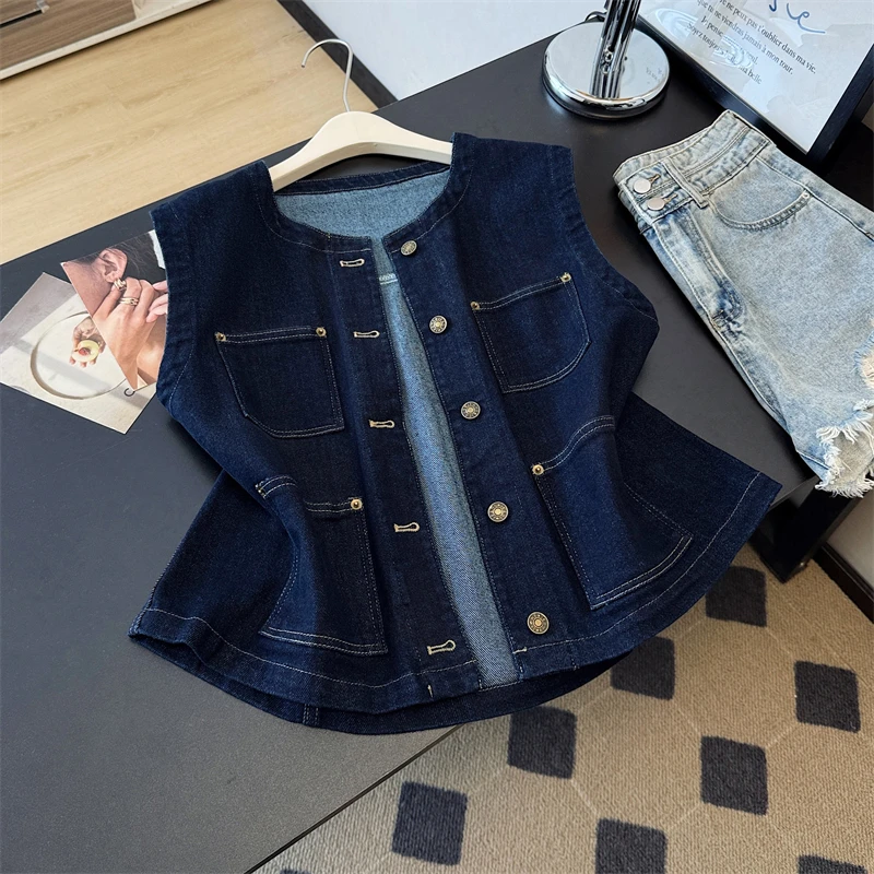 Весенне-летний женский модный темно-синий тонкий короткий джинсовый жилет с несколькими карманами, однобортный ковбойский жилет без рукавов с круглым вырезом 
Весенне-летний женский модный темно-синий тонкий короткий джинсовый жилет с несколькими карманами, однобортный ковбойский жилет без рукавов с круглым вырезом