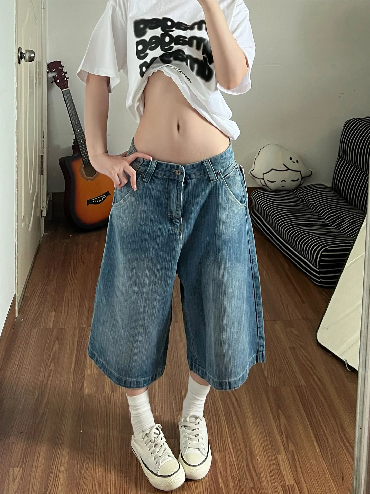 Retro American Bamboo Node Paris Buckle Denim Shorts Women's Spring Summer New Loose Straight Wide Leg Jeans High Waist Cotton
Retro American Bamboo Node Paris Buckle Denim Shorts Women's Spring Summer New Loose Straight Wide Leg Jeans High Waist Cotton