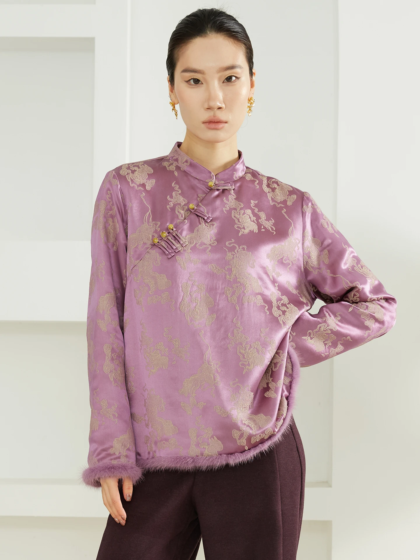 High-End 00% Silk 30 Momme Embroidered Satin Mink Fur Women's Filled Jaet New Chinese Sle Cotton Clothes
High-End 00% Silk 30 Momme Embroidered Satin Mink Fur Women's Filled Jaet New Chinese Sle Cotton Clothes