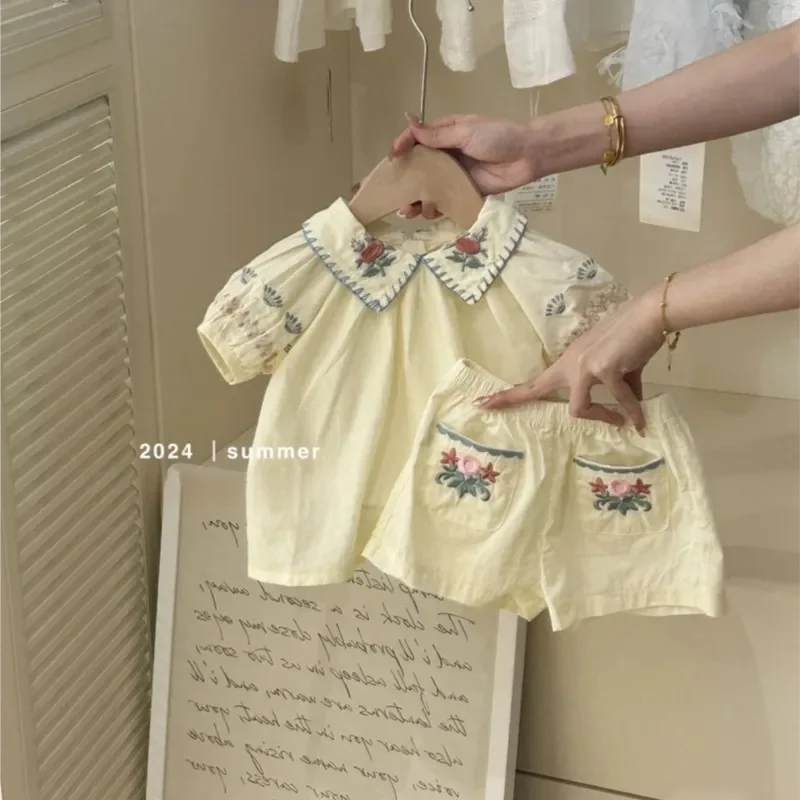2024 Baby Girls Beautiful Embroidery Flower Clothing Set Tops Shirts+shorts Kids Toddlers Summer Birthday Suits Children Clothes
2024 Baby Girls Beautiful Embroidery Flower Clothing Set Tops Shirts+shorts Kids Toddlers Summer Birthday Suits Children Clothes