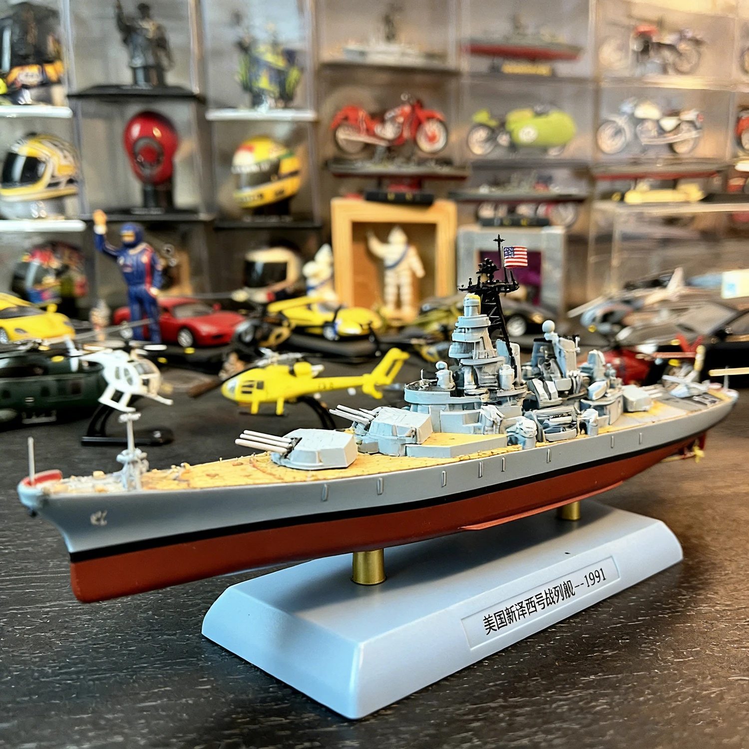 Модель линкора USS New Jersey 1:1000, 27 см, из сплава, с высокой детализацией, статическая модель корабля, игрушка-украшение, модель военного корабля
Модель линкора USS New Jersey 1:1000, 27 см, из сплава, с высокой детализацией, статическая модель корабля, игрушка-украшение, модель военного корабля