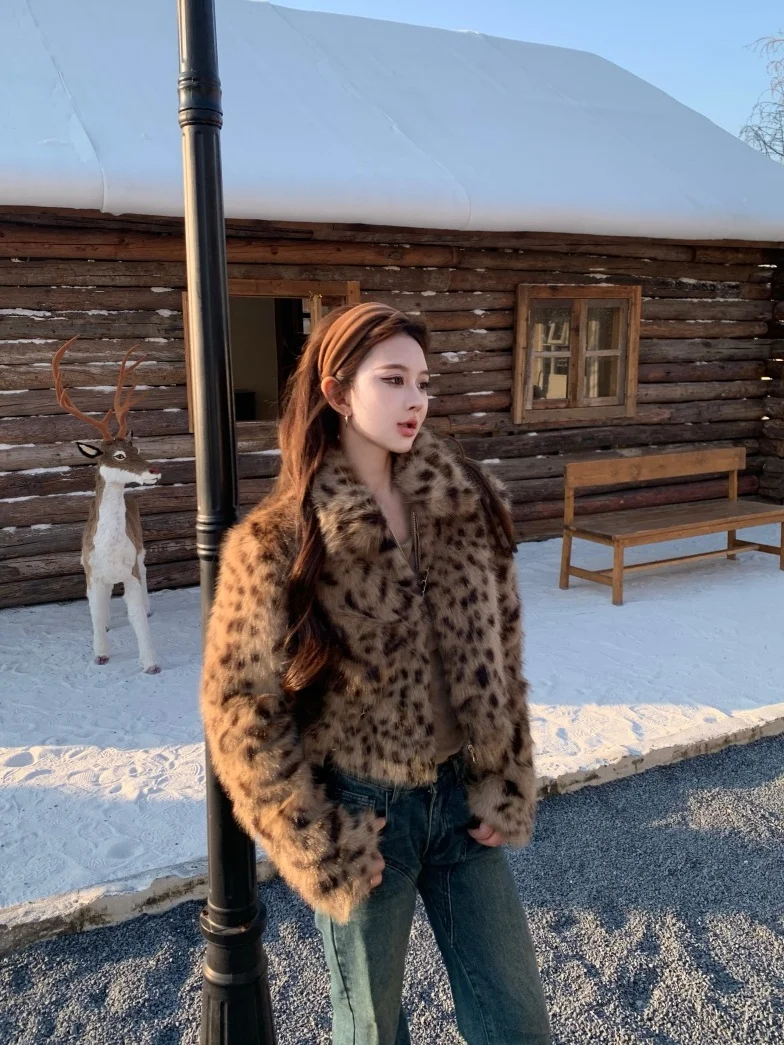 Kumikumi Luxury Plush Leopard Print Long Sleeve Zipper Jacket Women Summer Youthful Loose Casual Outerwear High Waist
Kumikumi Luxury Plush Leopard Print Long Sleeve Zipper Jacket Women Summer Youthful Loose Casual Outerwear High Waist