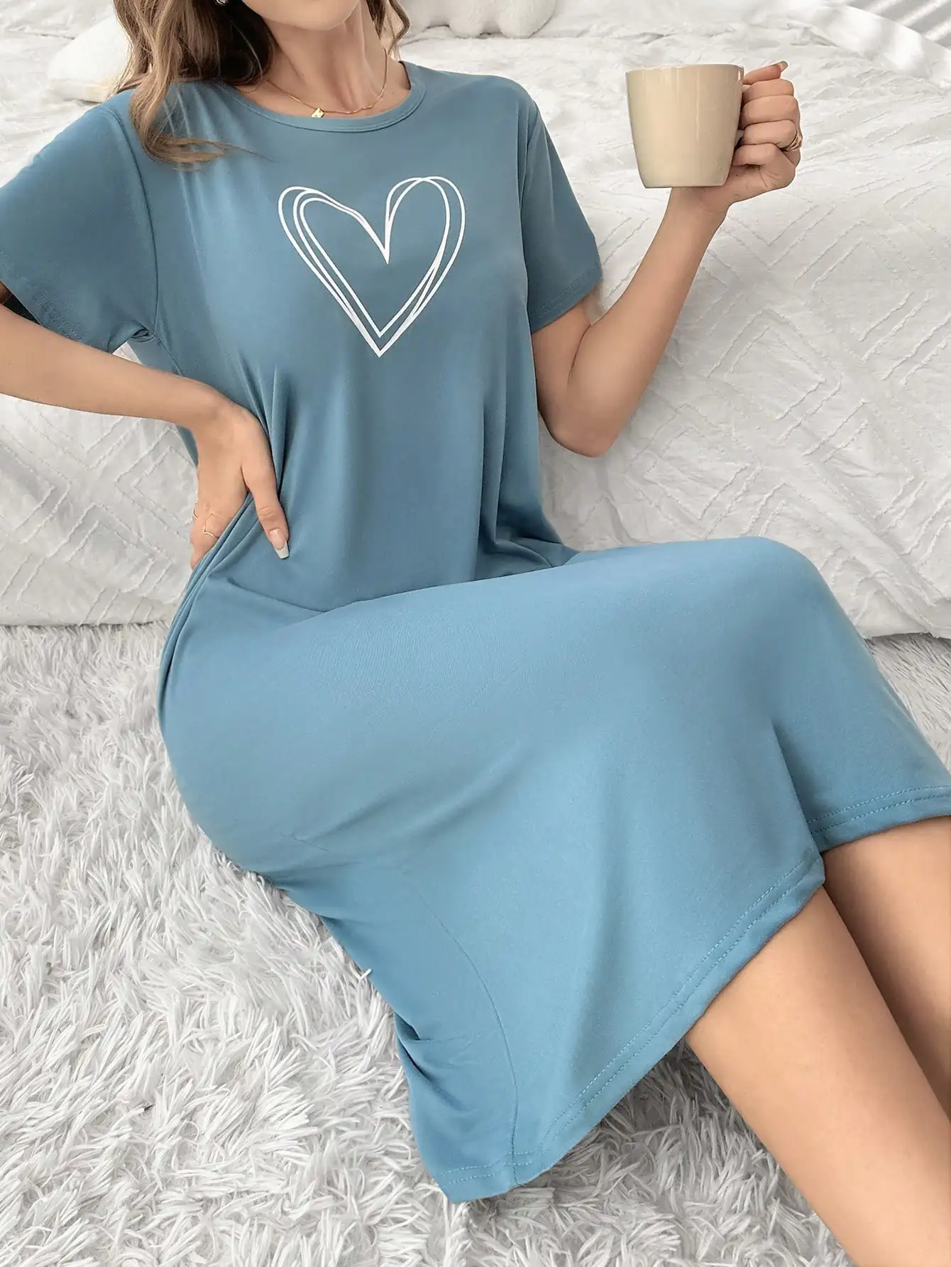 Женская ночная рубашка с круглым вырезом, коротким рукавом, повседневная, минималистичная, с принтом в виде сердца, Moo Moo
Женская ночная рубашка с круглым вырезом, коротким рукавом, повседневная, минималистичная, с принтом в виде сердца, Moo Moo