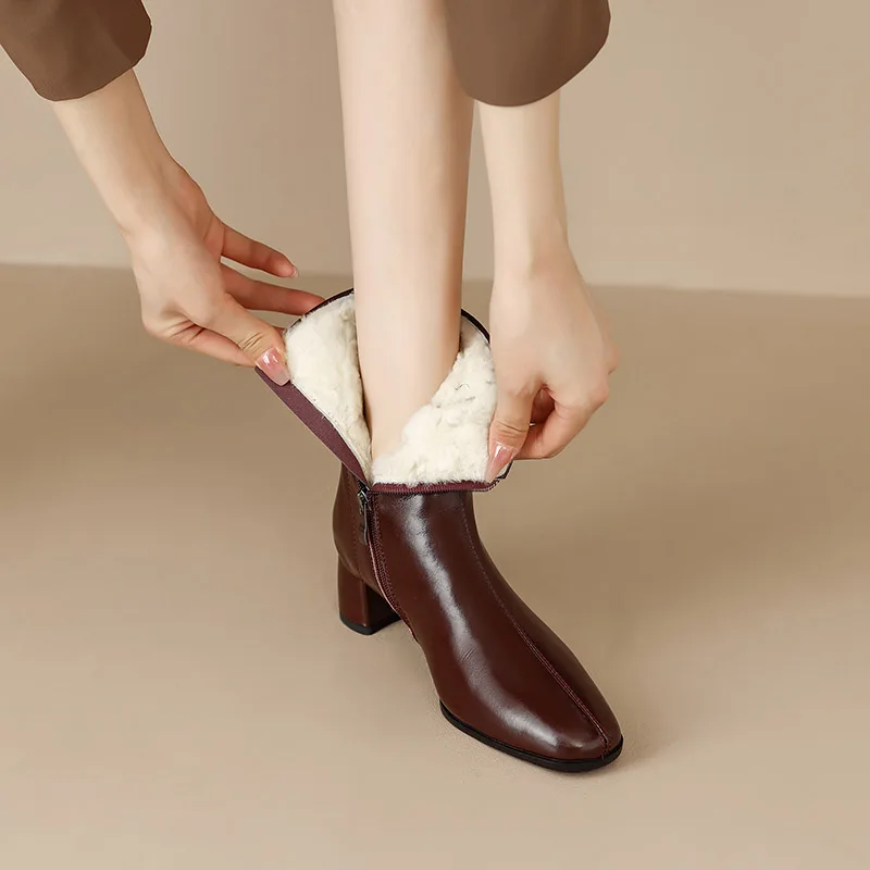 Phoentin 2023 winter Wool Ankle boots classic elegant Genuine leather short Boots Middle Heels Women's plus size 43 shoes FT3098
Phoentin 2023 winter Wool Ankle boots classic elegant Genuine leather short Boots Middle Heels Women's plus size 43 shoes FT3098