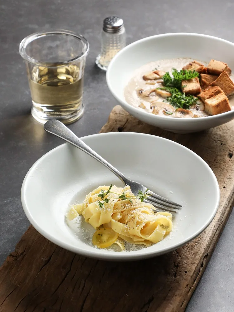 European-style Ceramic Western Pasta Plate 9-inches Round Bowl for Home Use Suitable for Fruit Salad Desserts and Kitchen Soups
European-style Ceramic Western Pasta Plate 9-inches Round Bowl for Home Use Suitable for Fruit Salad Desserts and Kitchen Soups