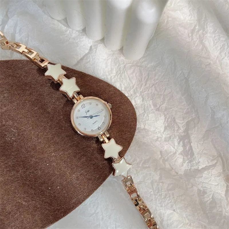 Cute Moon Star Chain Watch Women Japanese Korean Simple Elegant INS Fashion Ladies Quartz Wristwatch For Teen Girls Student
Cute Moon Star Chain Watch Women Japanese Korean Simple Elegant INS Fashion Ladies Quartz Wristwatch For Teen Girls Student