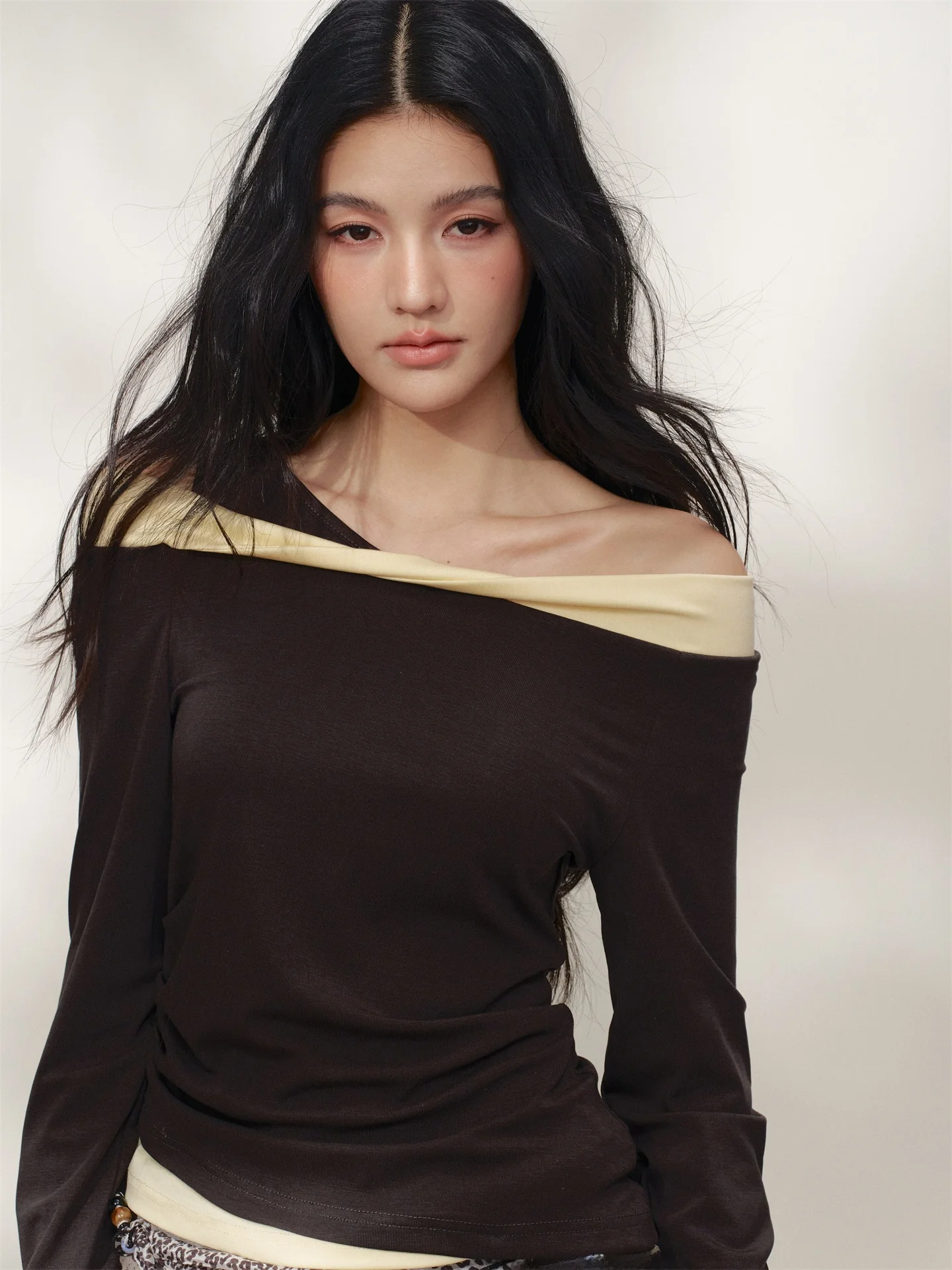 Chill Zoe Long Sleeve One Shoulder Color Block Slim Fit T-Shirt Women's Casual Style Pure Desire Fashion Streetwear Top
Chill Zoe Long Sleeve One Shoulder Color Block Slim Fit T-Shirt Women's Casual Style Pure Desire Fashion Streetwear Top