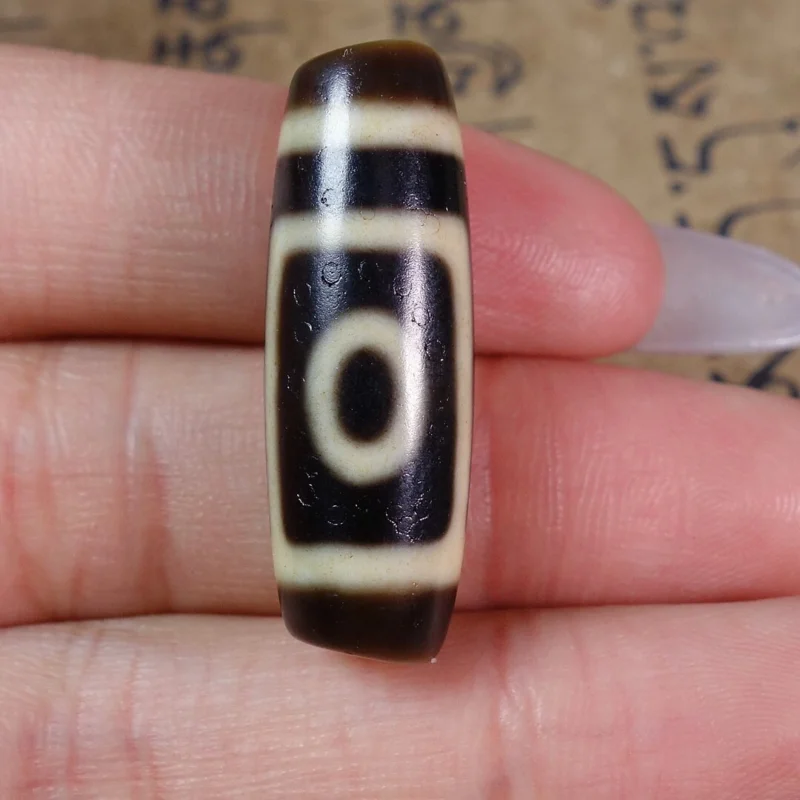 Ancient Tibetan DZI Beads Old Agate Lucky 2 Eye Totem Amulet Pendant GZI #3477
Ancient Tibetan DZI Beads Old Agate Lucky 2 Eye Totem Amulet Pendant GZI #3477
