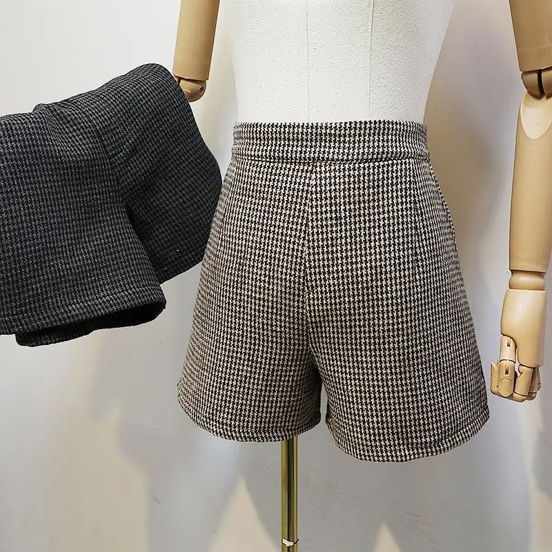 2023 Autumn High Waist A- Line Wide Leg Shorts Temperament Winter Wear Boots Shorts Women Thick Wool Plaid Casual Pants S35
2023 Autumn High Waist A- Line Wide Leg Shorts Temperament Winter Wear Boots Shorts Women Thick Wool Plaid Casual Pants S35