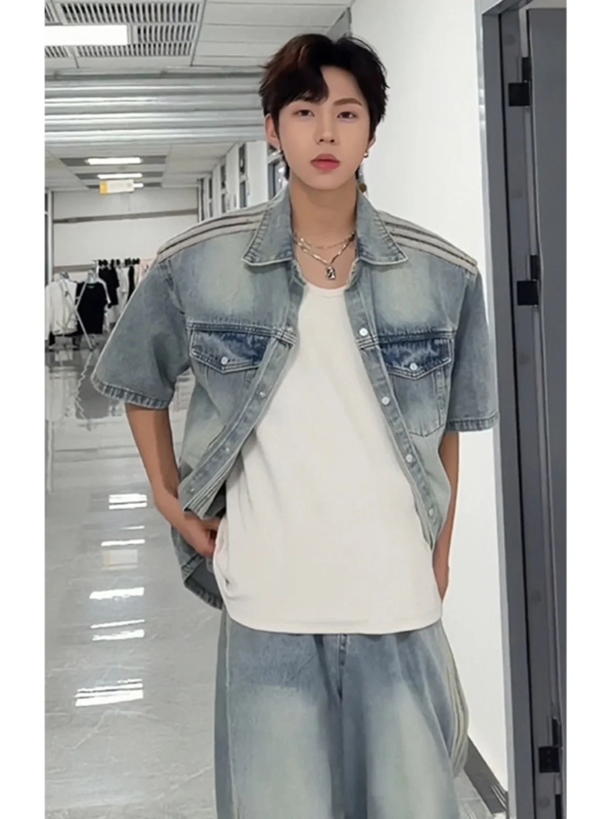 Light Blue Men's Denim irt ort Sve Padded oulder Summer Faion Brand Loose Fit Youth ular Casual Wear
Light Blue Men's Denim irt ort Sve Padded oulder Summer Faion Brand Loose Fit Youth ular Casual Wear