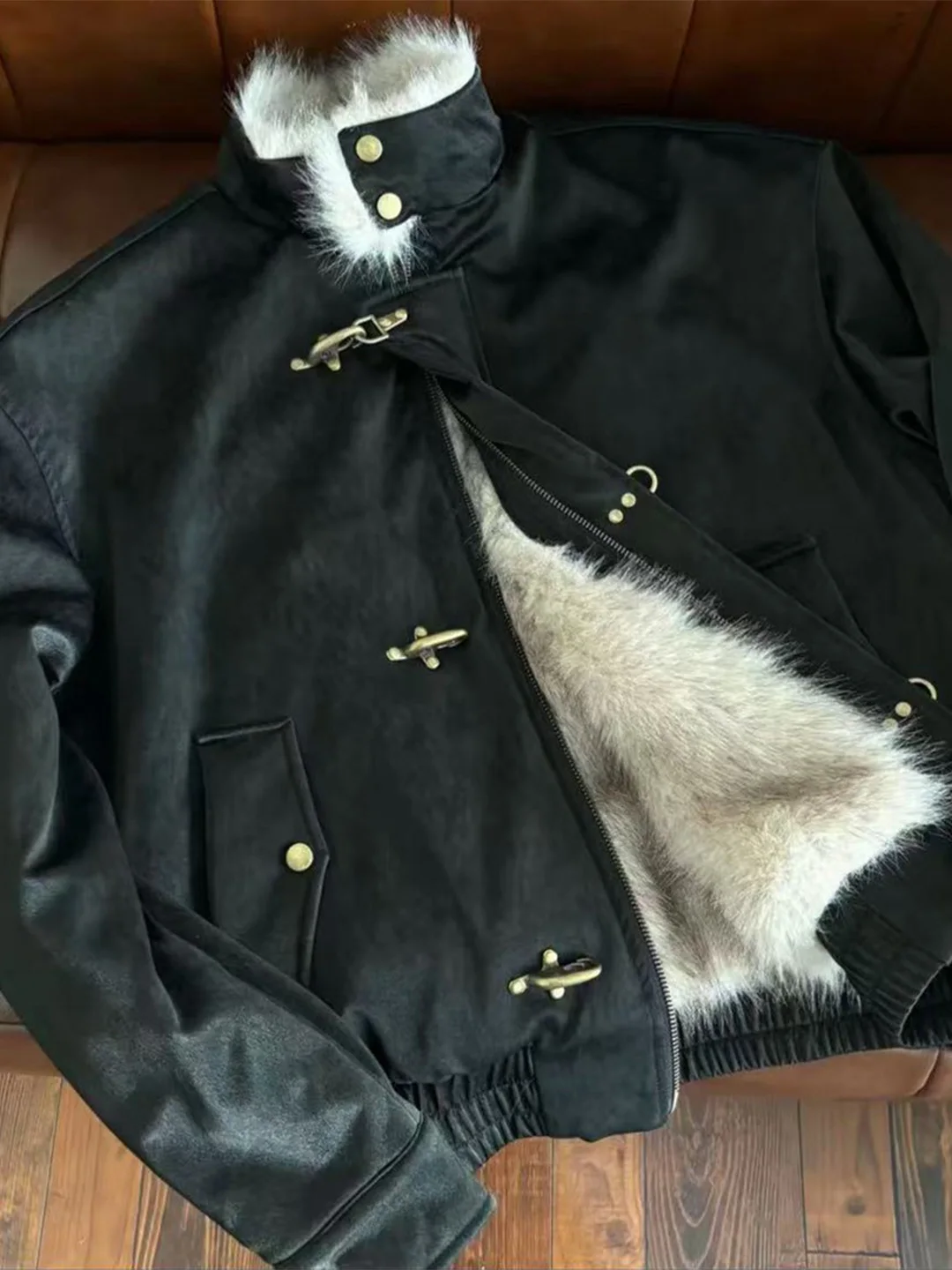 Мужская модная зимняя куртка American Sle Harlinton из искусственного жемчужного хлопка с подкладкой из флиса, теплая, синяя, бренд Aircrt
Мужская модная зимняя куртка American Sle Harlinton из искусственного жемчужного хлопка с подкладкой из флиса, теплая, синяя, бренд Aircrt