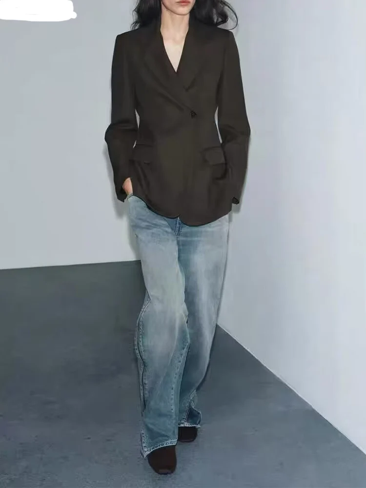 Новая модная женская куртка в европейском стиле: универсальный, элегантный, однотонный, приталенный пиджак на одной пуговице.
Новая модная женская куртка в европейском стиле: универсальный, элегантный, однотонный, приталенный пиджак на одной пуговице.