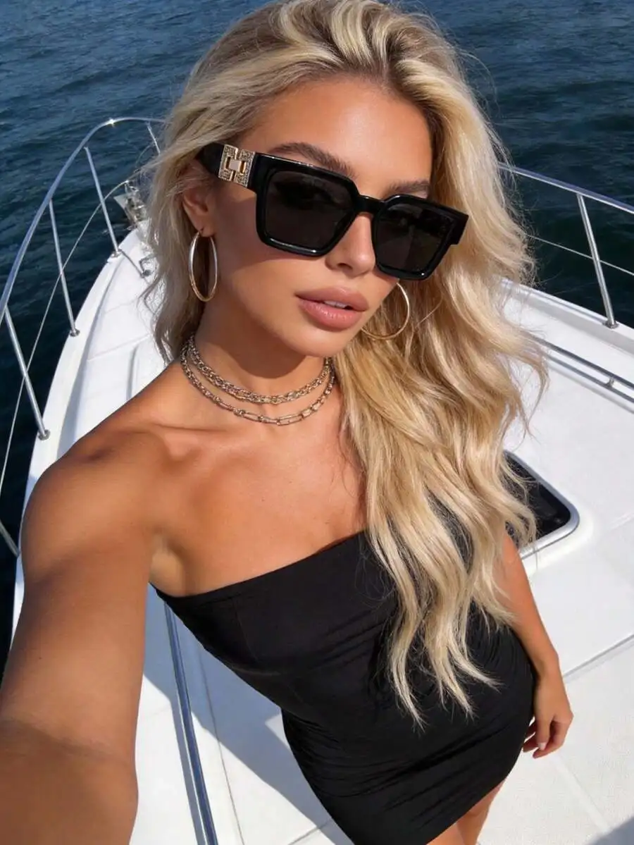 1pc Women's Geometric Frame Metal Chain Fashion Glasses, Fashionable For Outdoor Travel, Music Festivals And Other Occasions
1pc Women's Geometric Frame Metal Chain Fashion Glasses, Fashionable For Outdoor Travel, Music Festivals And Other Occasions